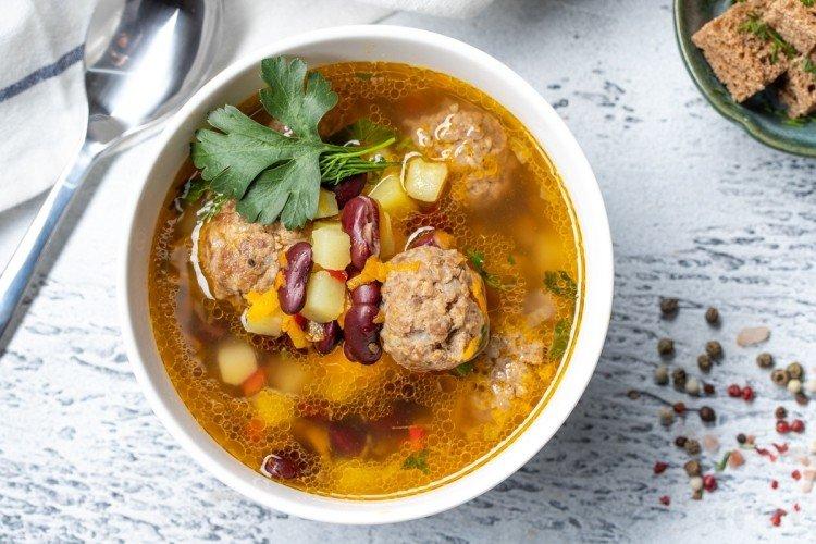 Soupe de haricots aux boulettes de viande