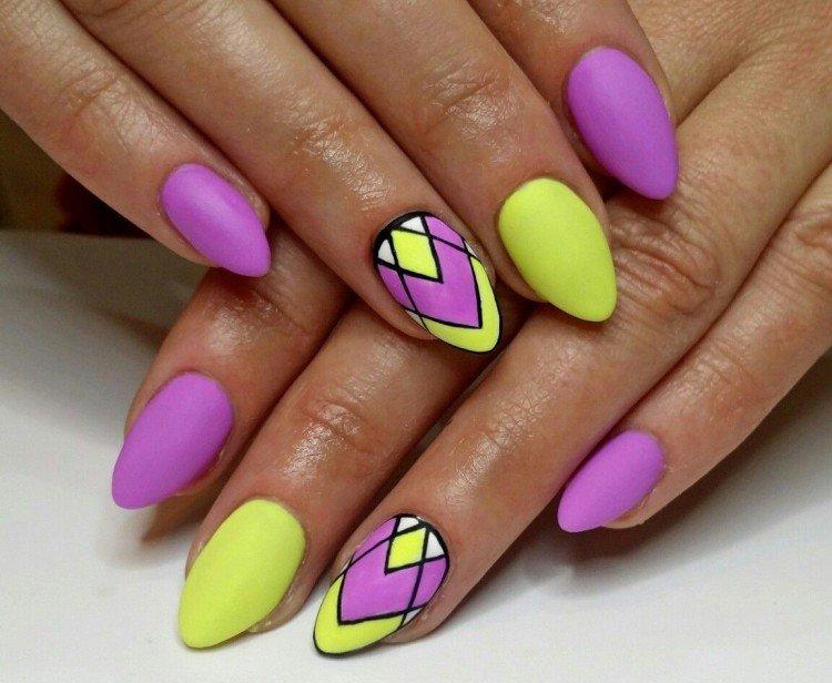 Manucure jaune-violet
