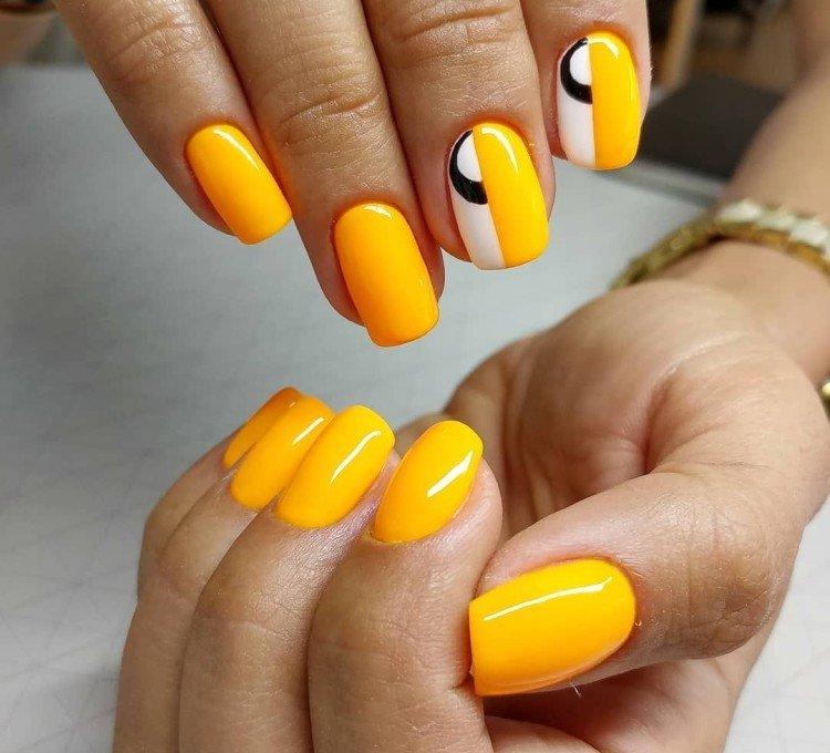Manucure jaune vif