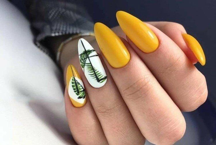 Manucure jaune pour ongles longs