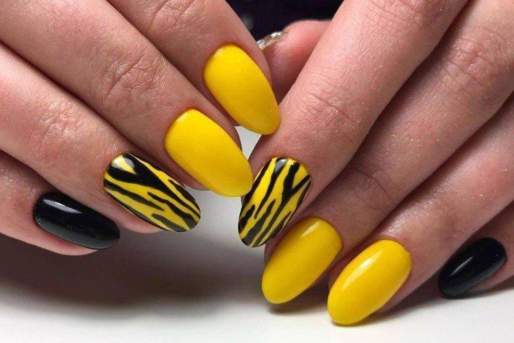 Manucure noire et jaune