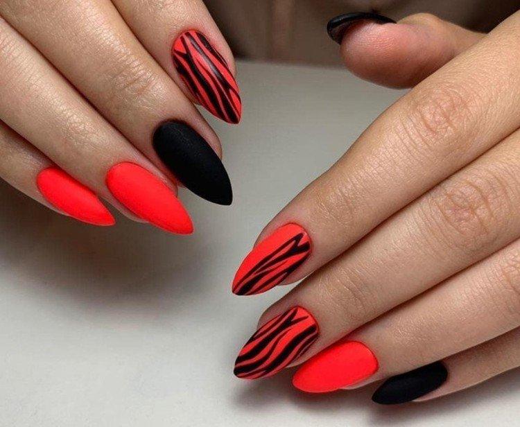 Manucure lumineuse pour ongles longs