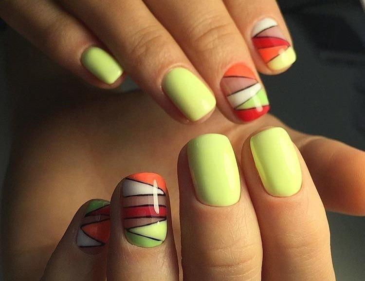 Manucure lumineuse pour ongles courts