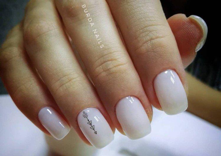 Manucure au lait translucide