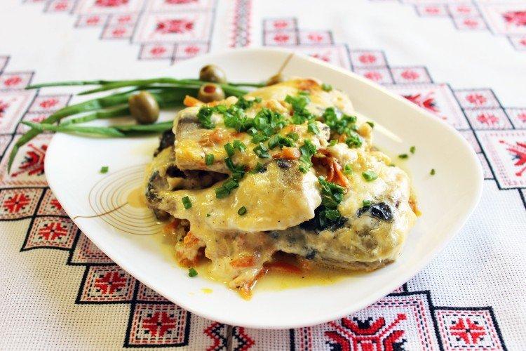 Maquereau au four avec carottes et garniture au fromage