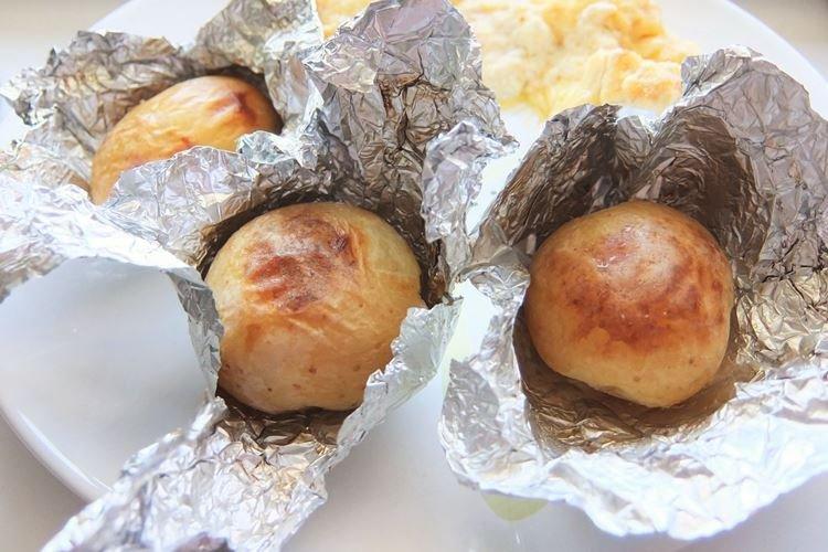 Jeunes pommes de terre cuites au four