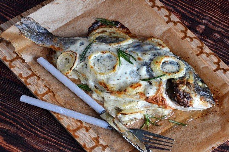 Poisson à la crème aigre cuit en papillote