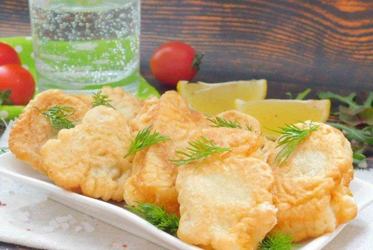 Poisson en pâte sur eau minérale gazeuse