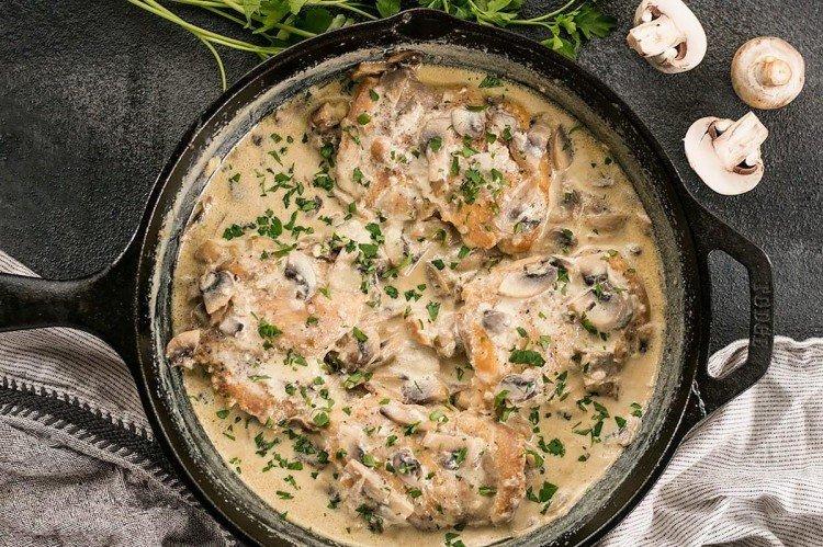 Poulet à la sauce crémeuse aux champignons