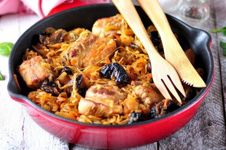 Chou mijoté au bœuf et aux pruneaux