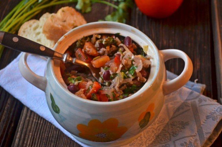 Haricots aux légumes en pots