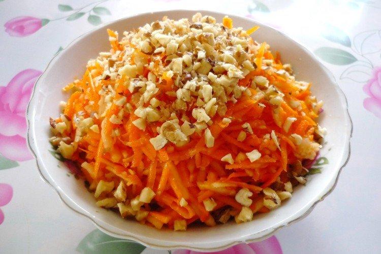 Salade maigre aux pommes et noix