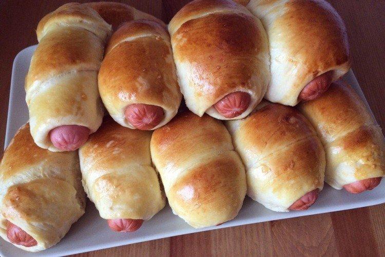 Saucisses en pâte levée crue