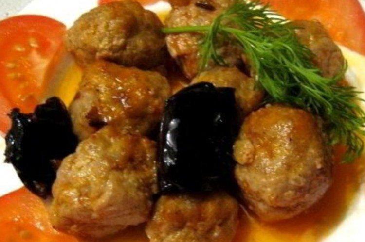 Boulettes de viande aux pruneaux et sauce