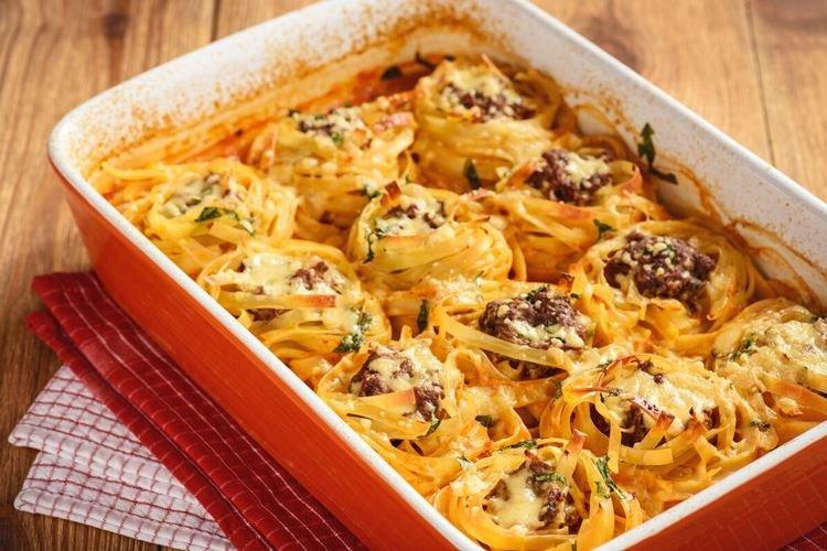 Viande hachée et nids d'oeufs