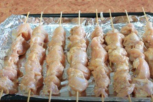 Brochettes de poulet à la croûte dorée