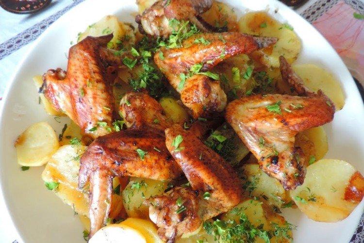 Ailes de poulet aux légumes au four