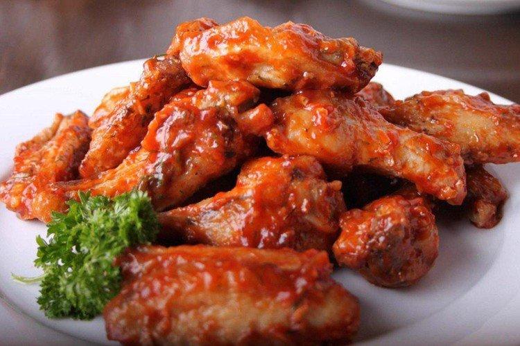 Ailes de poulet à la sauce tomate