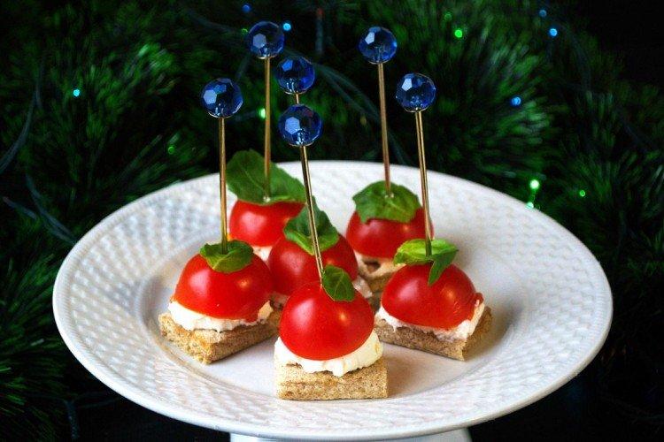 Canapés aux pommes de terre nouvelles