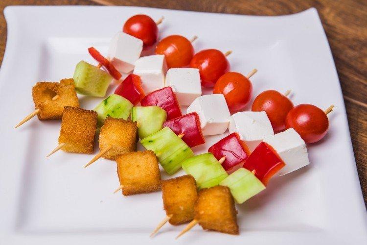 Canapés au fromage et au poivre