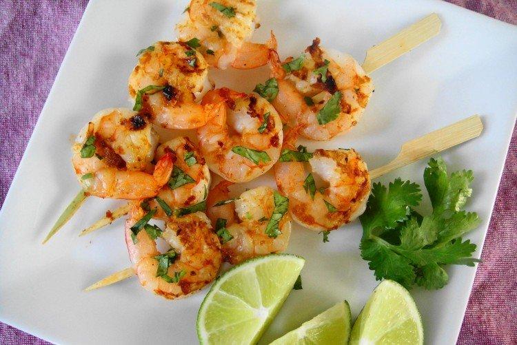 Apéritif de crevettes pour le vin rouge