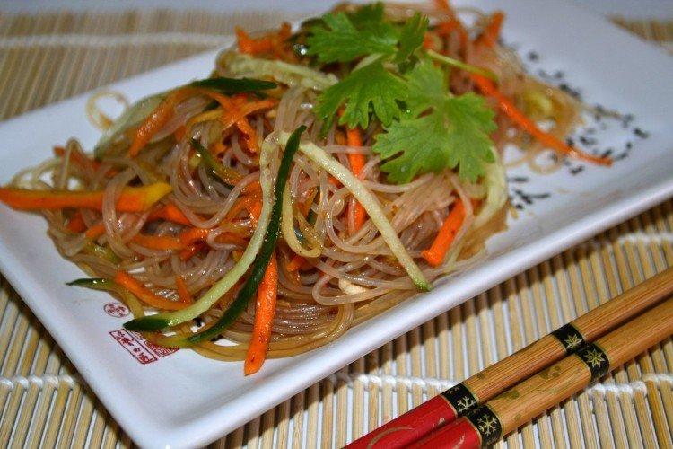 Funchoza aux légumes et gingembre