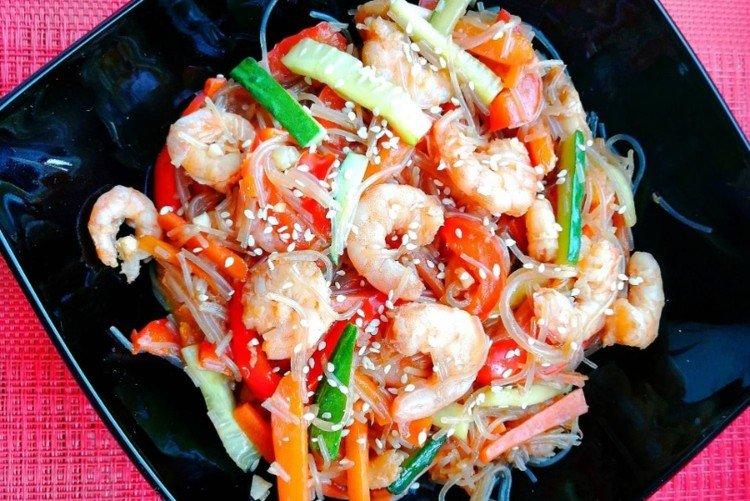 Funchoza aux crevettes et concombres