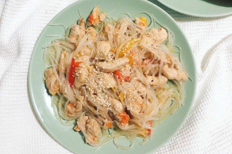 Funchoza au poulet à la crème