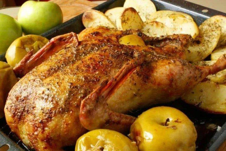 Canard aux pommes de terre et pommes