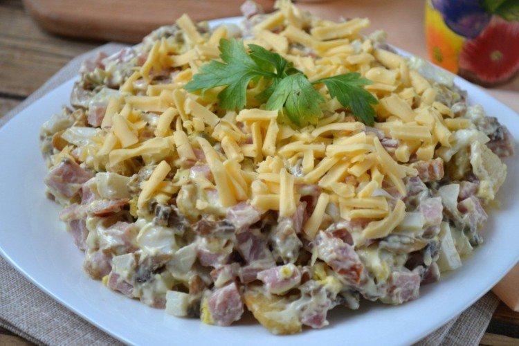 Salade de jambon, fromage et champignons Salade de jambon, fromage et champignons