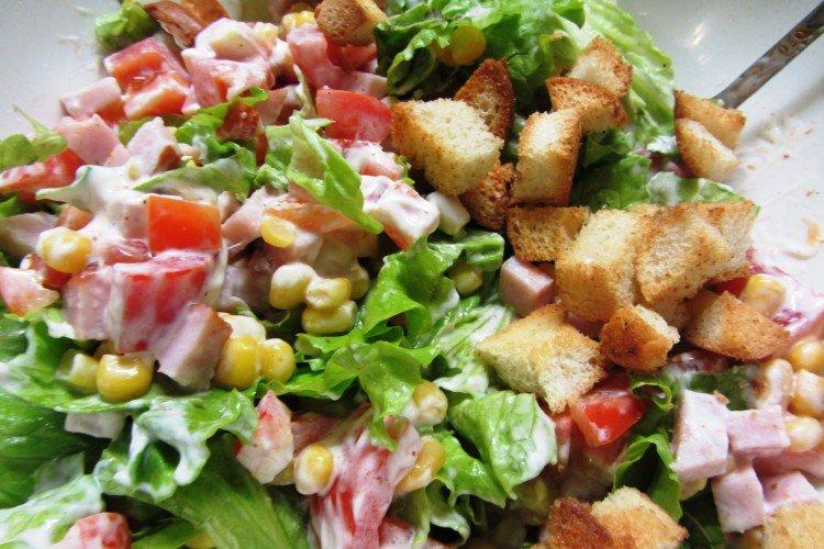 Salade de jambon et croûtons Salade de jambon et croûtons