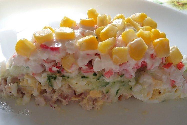 Salade de jambon et bâtonnets de crabe Salade de jambon et bâtonnets de crabe