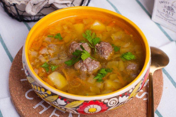 Soupe aux boulettes de viande et au sarrasin