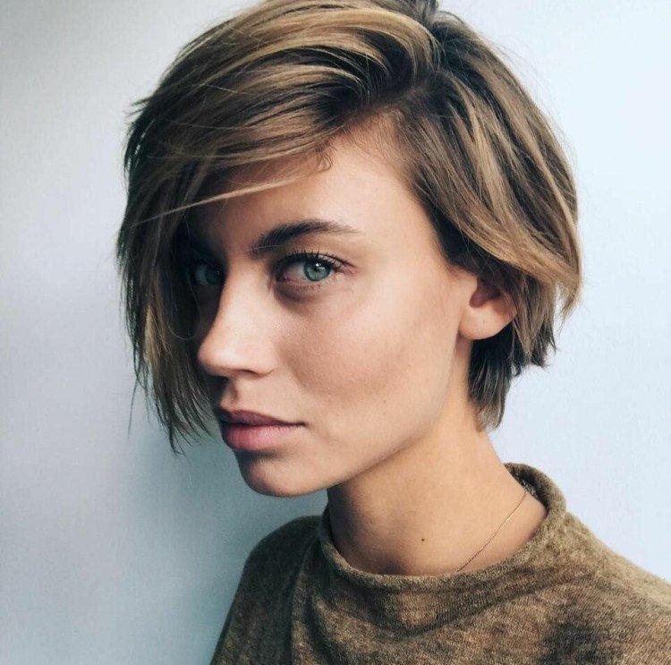 Garçon manqué sur mèches droites