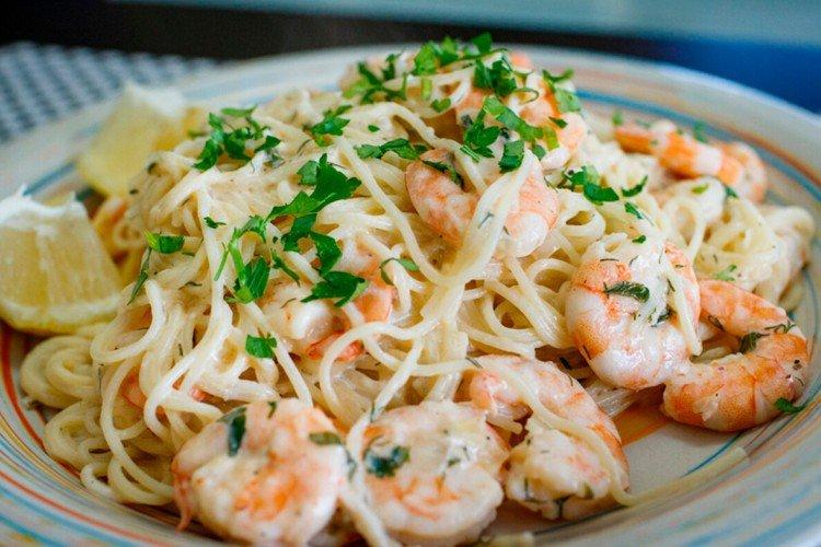 Pâtes aux crevettes et à la crème