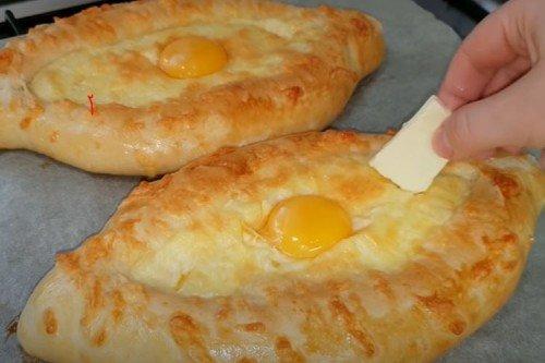 Khachapuri d'Adjarie au four