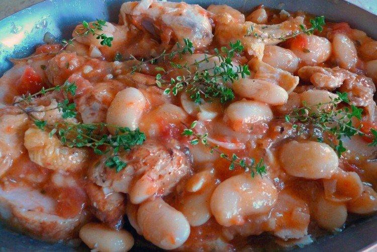 Poulet aux haricots dans la manche