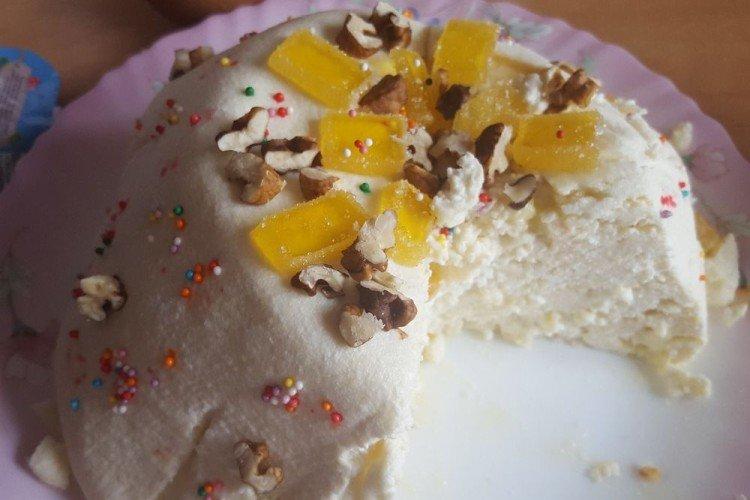 Fromage cottage de Pâques dans une mijoteuse