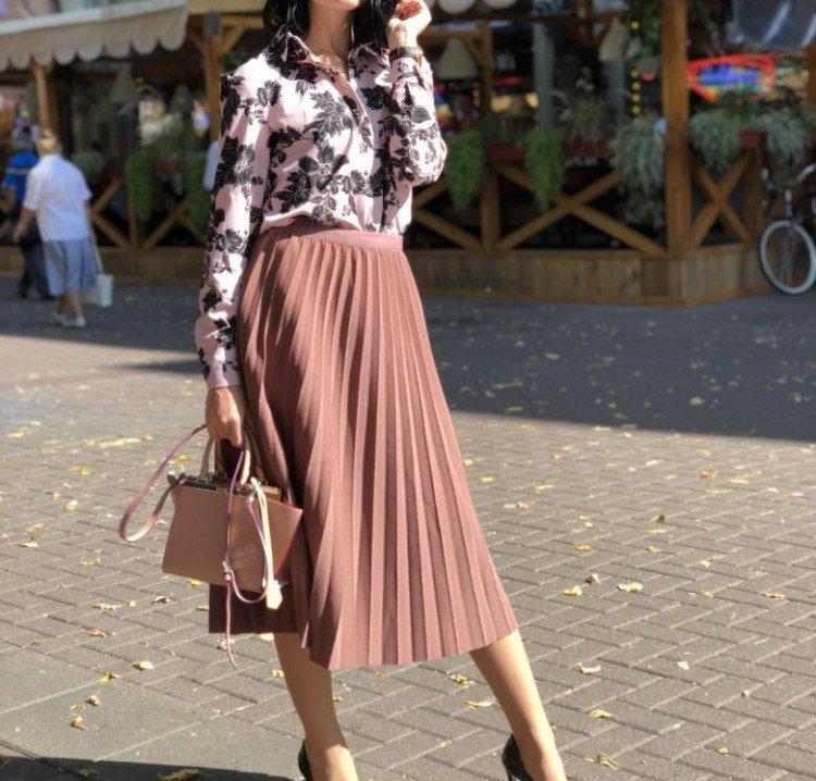 Que porter avec une jupe plissée - photos et idées