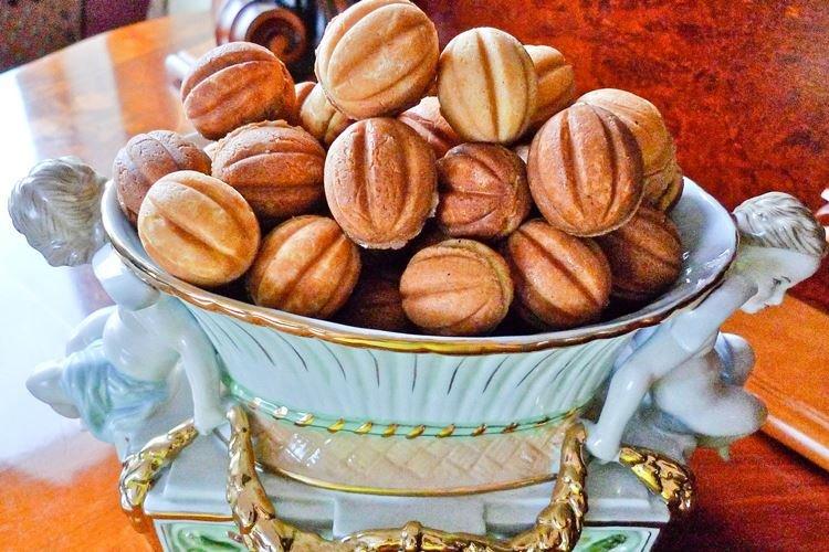 Noix avec du lait concentré et des noix