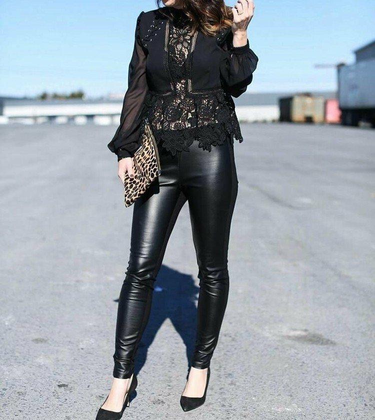 Pantalon en cuir avec chemisier transparent