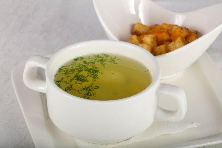 Bouillon de poulet aux herbes