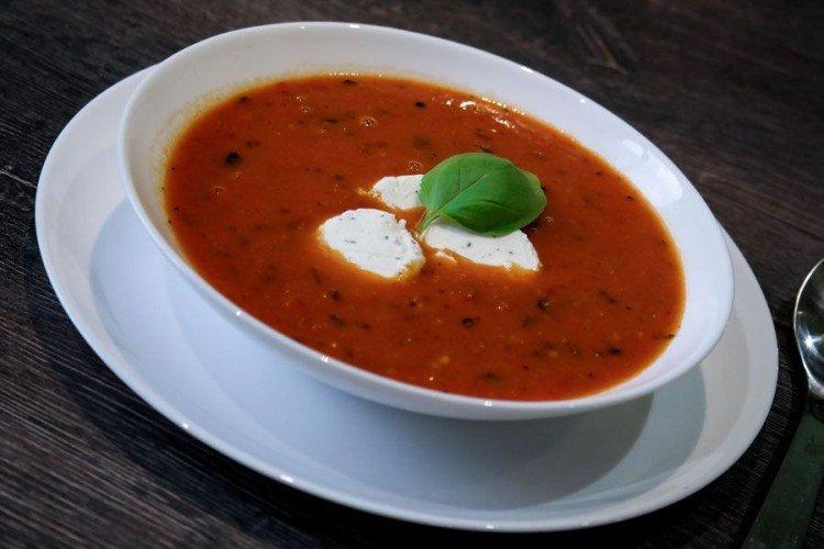 Soupe de tomates au fromage