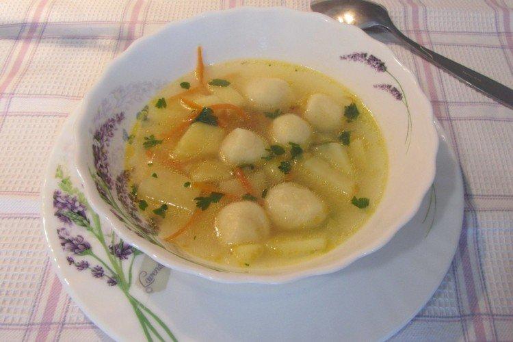 Soupe de boulettes de pâte à choux