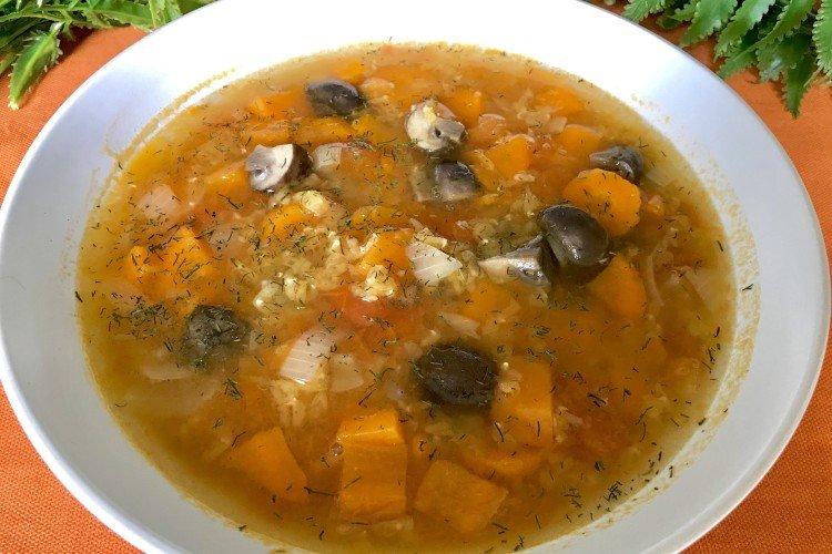 Soupe aux lentilles rouges et champignons