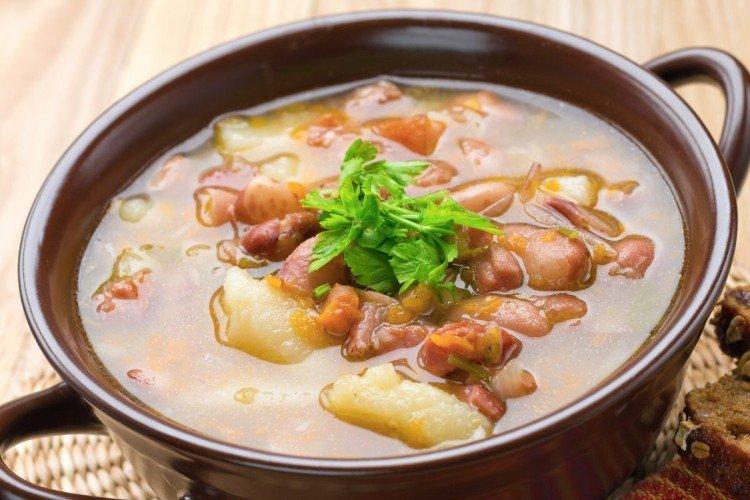 Soupe de haricots au porc