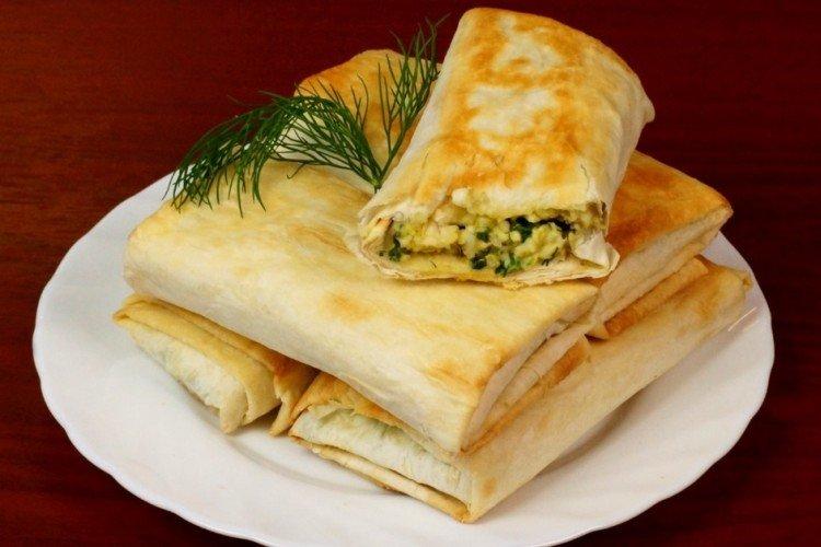 Tartes Lavash avec oeuf et oignons
