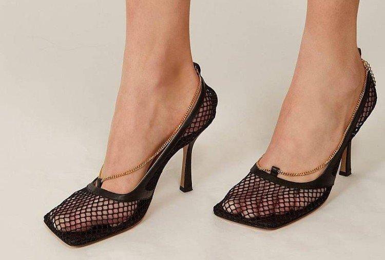 Chaussures à bout carré