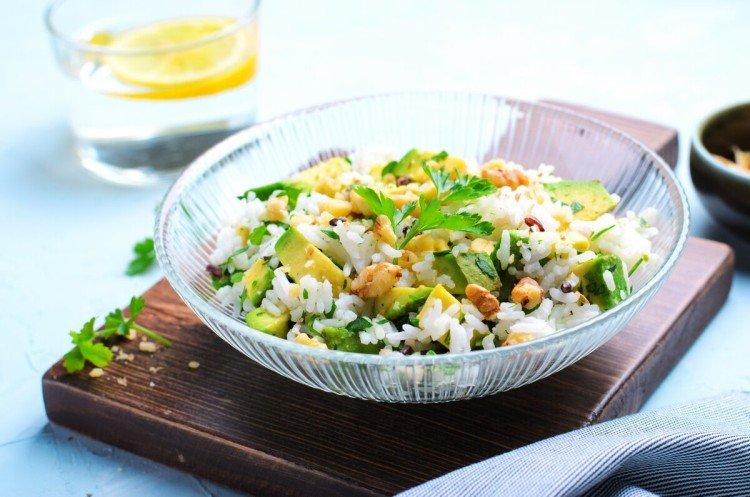 Salade de riz et avocat