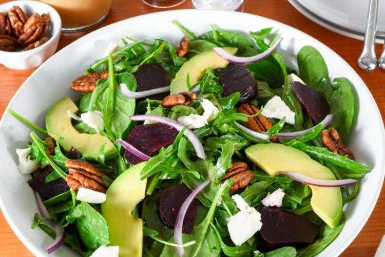 Salade d'avocat et de betterave
